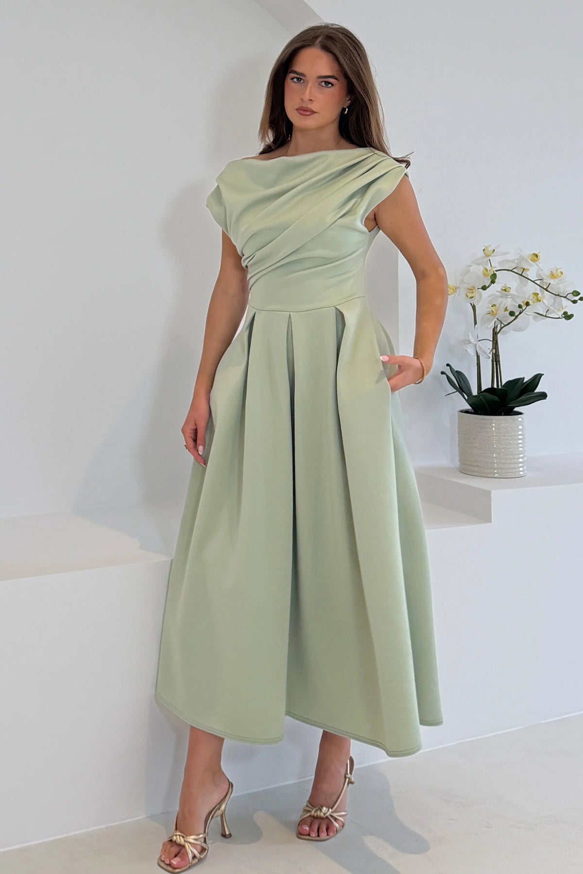 Christmas Party Dresses & Outfits 2026